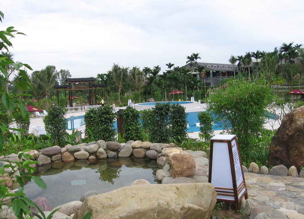 上鲁山下汤去泡温泉