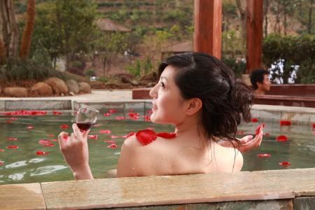 泡温泉的好处、方法、禁忌